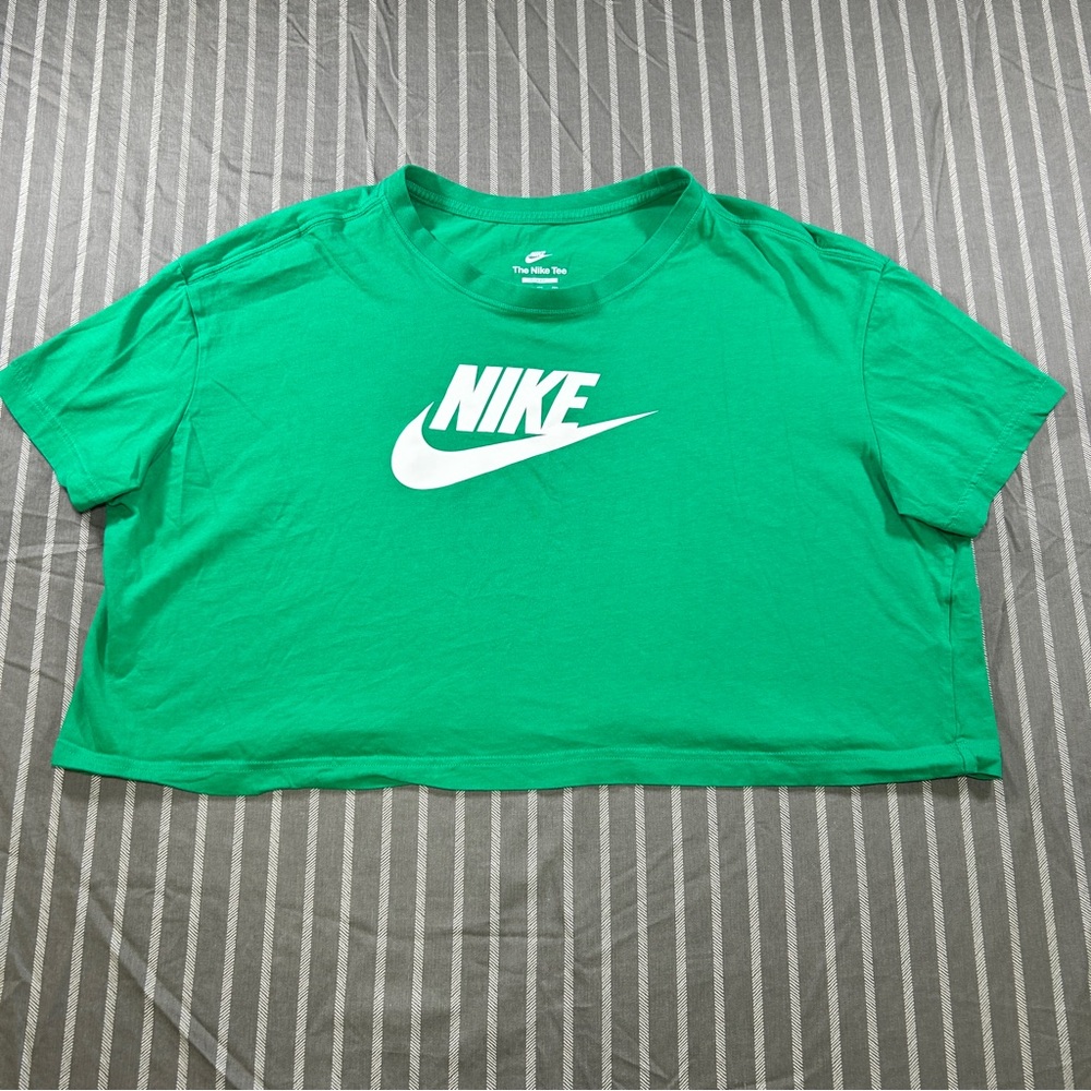Nike "The Nike Tee" Loose Fit green cropped t-shirt Women's size XXL